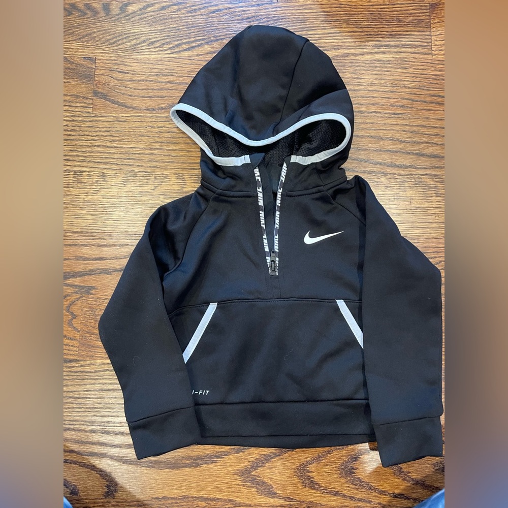 Nike Dri Fit hoodie/pullover sweatshirt. 2T